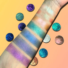 Load image into Gallery viewer, DE&#39;LANCI Rainbow Multichrome Chameleon Eyeshadow #5G Dream Wedding-DE&#39;LANCI
