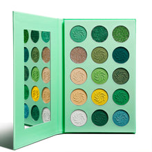 Load image into Gallery viewer, DE&#39;LANCI Avocado Green Eyeshadow Palette 15 Color-DE&#39;LANCI
