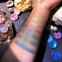 Load image into Gallery viewer, DE&#39;LANCI Rainbow Multichrome Chameleon Eyeshadow #2C-DE&#39;LANCI
